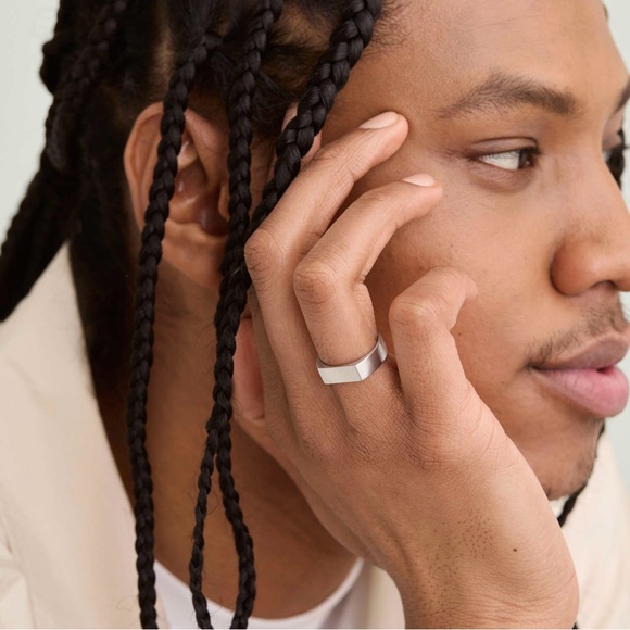 SOLD - Mejuri Rectangular Signet Ring - Picture 1 of 13